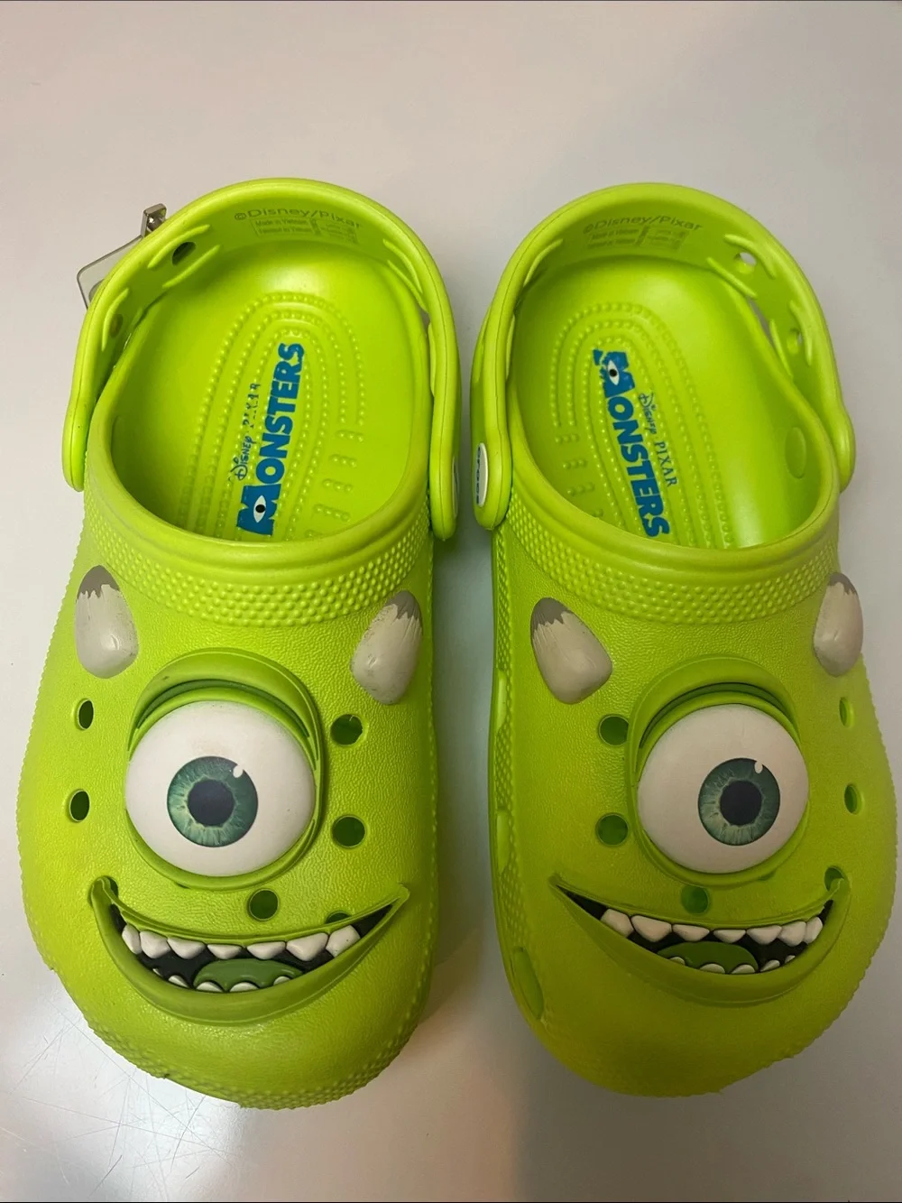 Crocs Mike Wazowski Classic Clog Kids 1 Lime Green Disney Pixar Monsters Inc